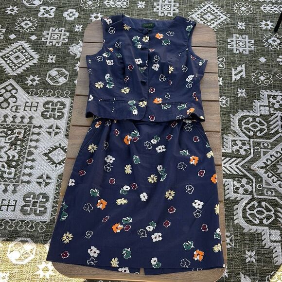 J. Crew Navy Vintage Women skirt vest 2 piece set Floral navy buttons sz 10 EUC - Picture 1 of 14